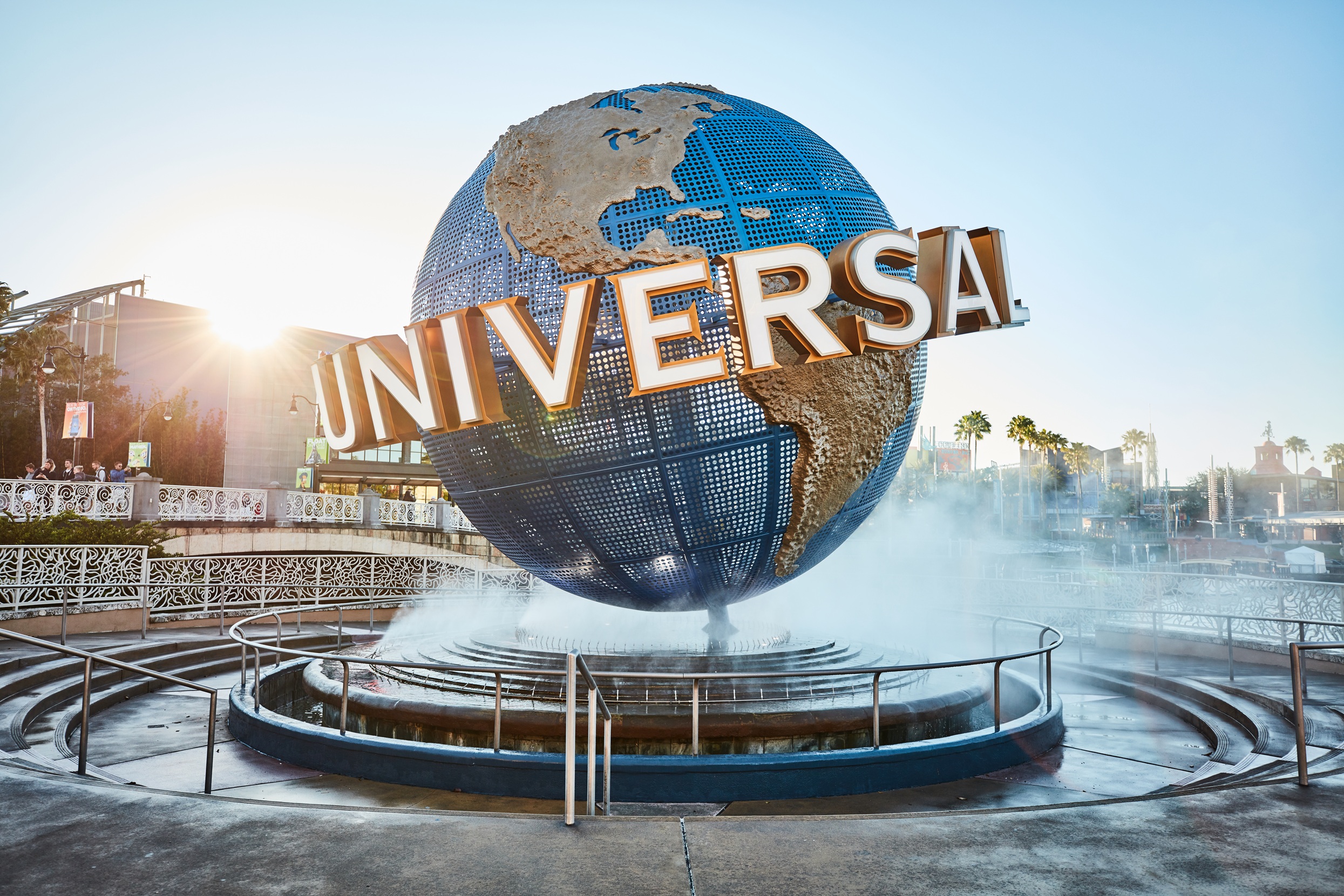 Universal Orlando Resorts - Universal Stuidios Hollywood - Universal elements and all related indicia TM & © 2025 Universal Studios. All rights reserved.